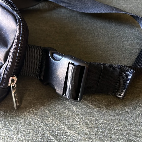 Lululemon Everywhere Belt Bag Black 1L  (Moving Sale) - Picture 3 of 8